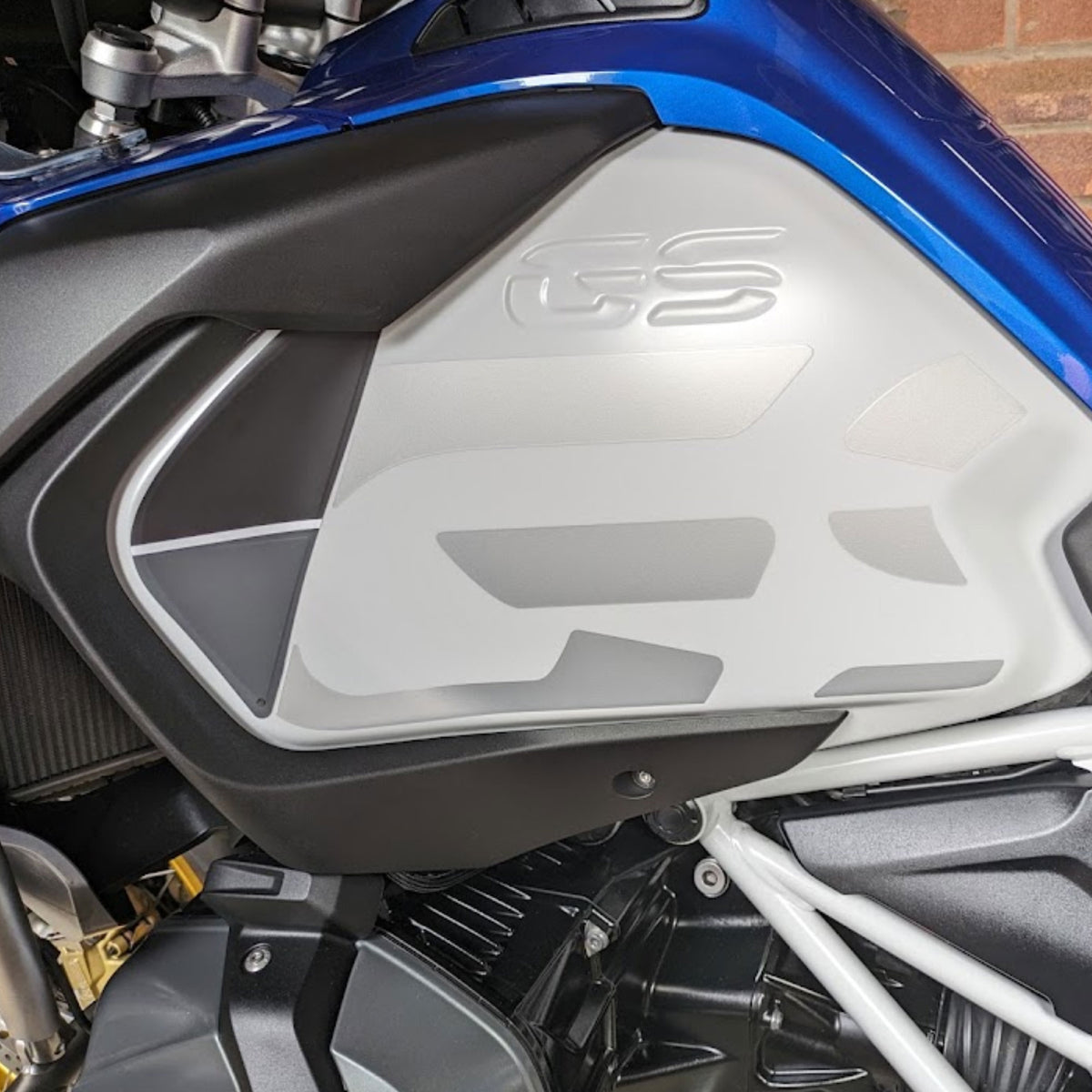 Tank Performance Triangle R1250GS Adventure Kidney Decals (Tank Triangles) – Mark Anstey Prints